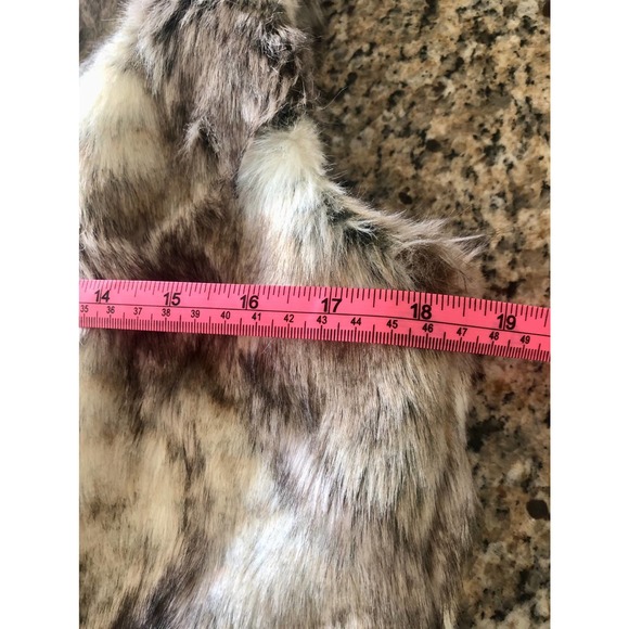 BSable Los Angeles Faux Fur‎ Vest - Picture 12 of 13